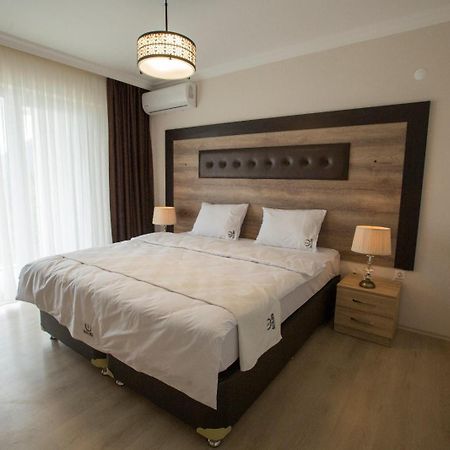 Black Rose Aparthotel Kasustu ภายนอก รูปภาพ