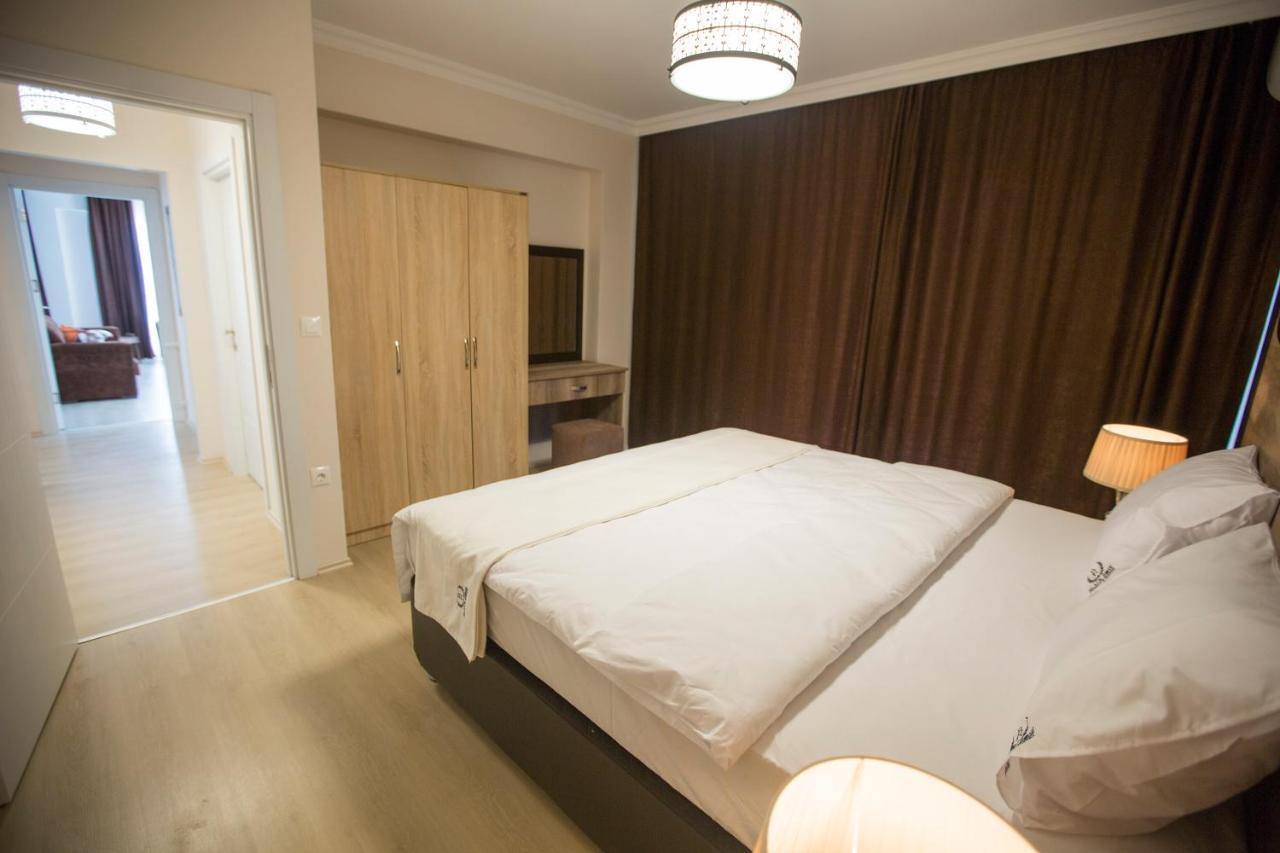 Black Rose Aparthotel Kasustu ภายนอก รูปภาพ